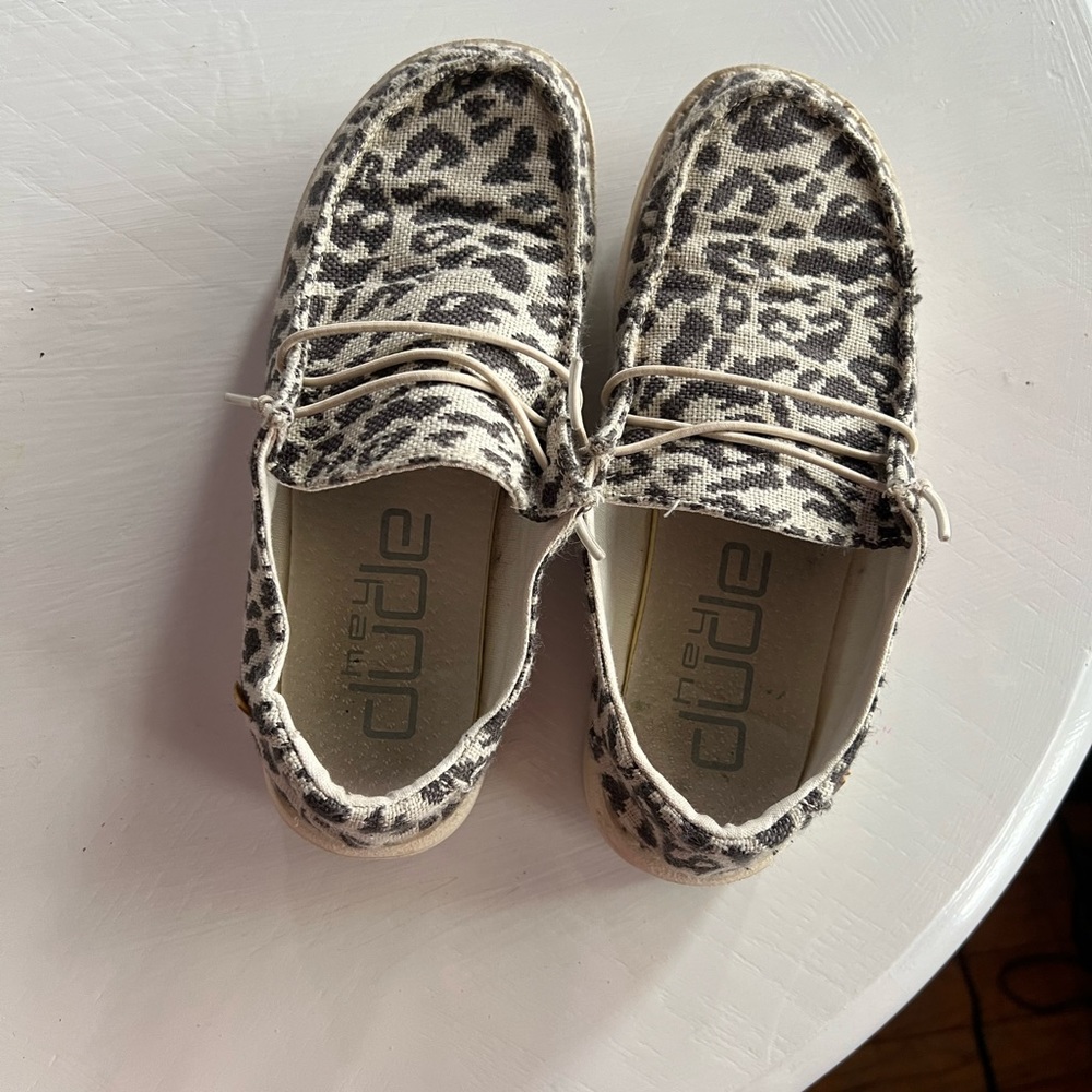 Girls size 4/5 Hey Dudes